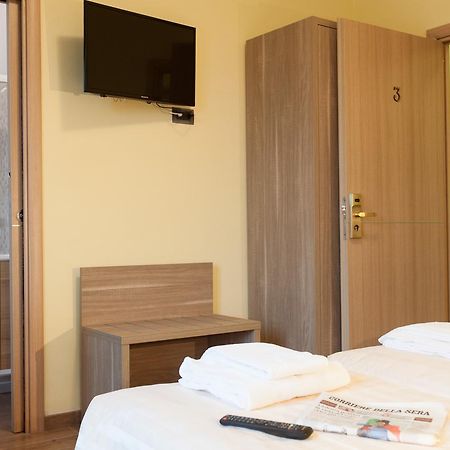Hotel Ristorante Piccadilly Santhià Dış mekan fotoğraf