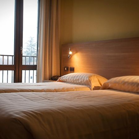 Hotel Ristorante Piccadilly Santhià Dış mekan fotoğraf