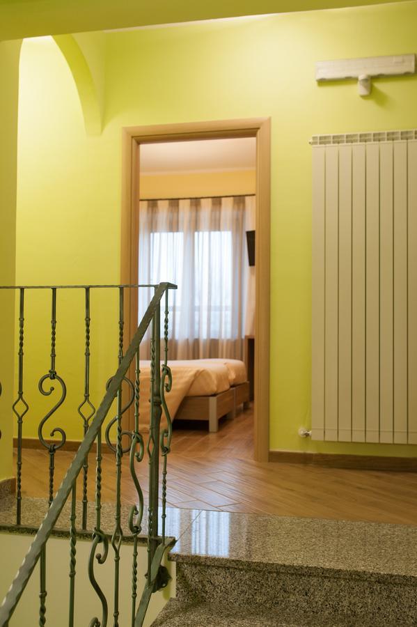 Hotel Ristorante Piccadilly Santhià Dış mekan fotoğraf