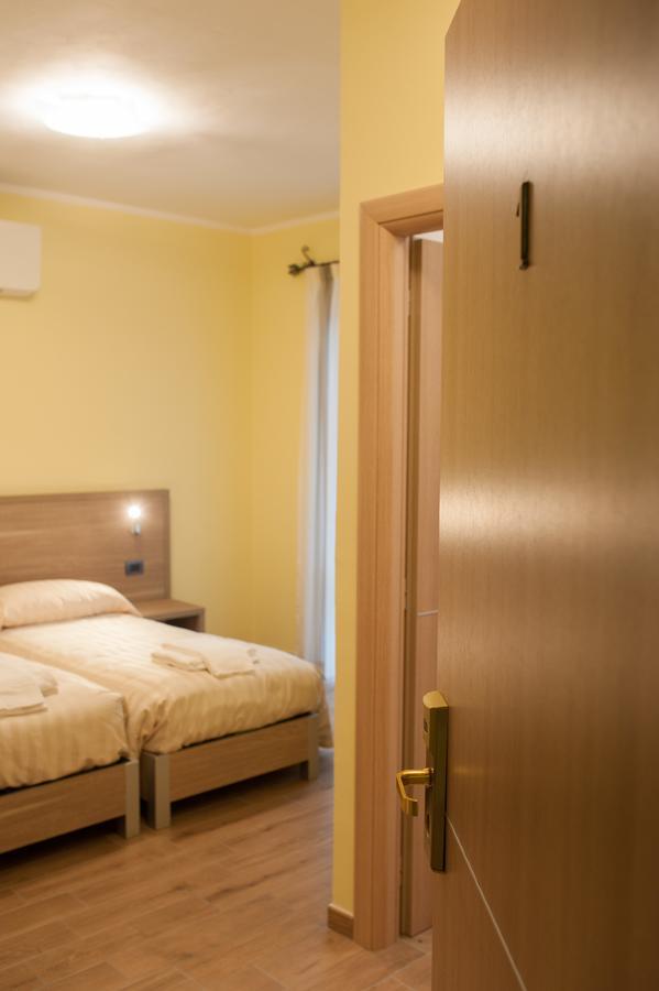 Hotel Ristorante Piccadilly Santhià Dış mekan fotoğraf